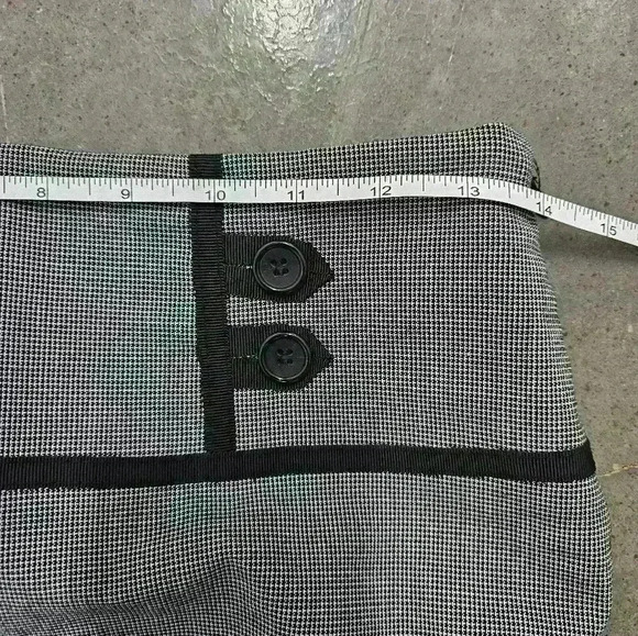 Chic Gray Pencil Skirt with Button Detail - Picture 5 of 5